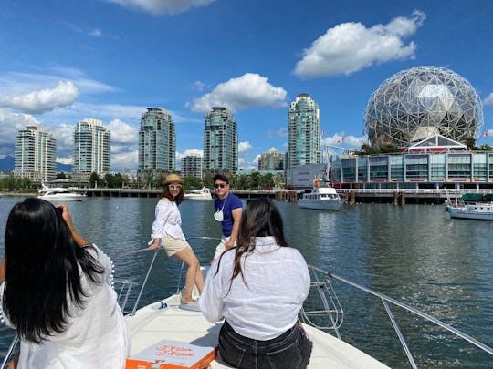 Paseando en bote por el centro de Vancouver y English Bay