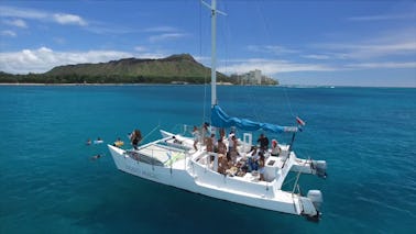 Charters privados personalizados en catamarán de vela para 37 pasajeros en Waikiki