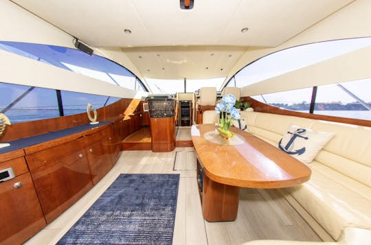 UN YACHT FLYBRIDGE DE 57 PIEDS DE LONG ! ! ! Une heure gratuite du lundi au jeudi