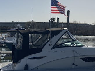 28 Sea Ray Sundancer pronto para relaxar e cruzar nossa capital nacional, Washington DC.