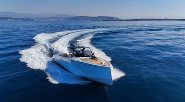 Ibiza Boat 31 2022 -  Sleek, Powerful, and Fully Equipped.