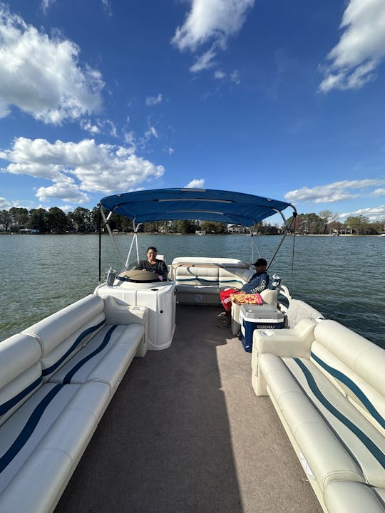 Ponton de croisière Starcraft Stardeck 226 pour 8 à 10 passagers à louer au lac Norman !