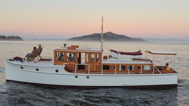 Aventuras calorosas e aconchegantes em um iate centenário de Sausalito