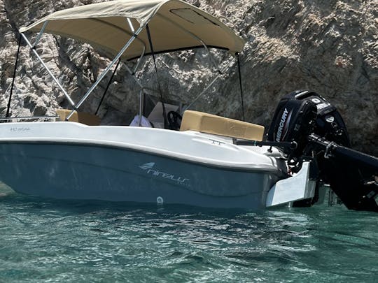 Alquiler de barcos privados en Milos ¡Explore Kleftiko, Polyaigos y cuevas ocultas!