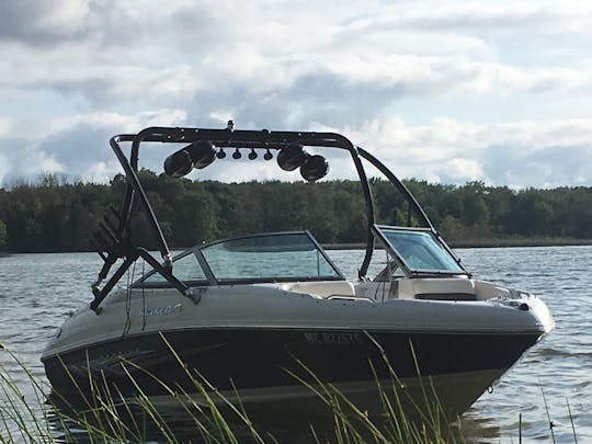 Rinker Captiva 192 Bowrider for 8 People in Hamilton, Michigan