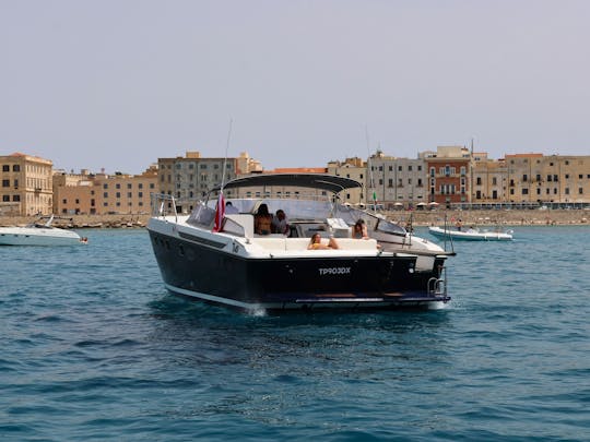 Naviguez sur l'Egadi à bord de l'élégant yacht Baia de 47 pieds — Confort et classe garantis
