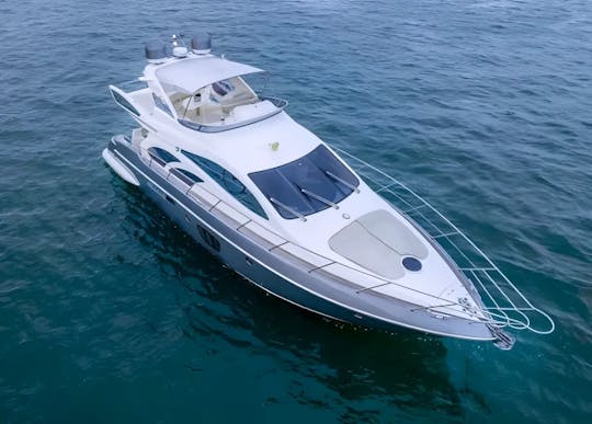 Miami Yacht55 at Miami Beach Marina offers the perfect daily yachting experience
