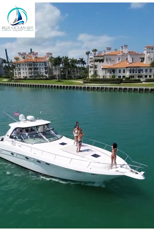 El mejor alquiler de barcos en Miami: un enorme yate a motor SeaRay de 55 pies en Miami