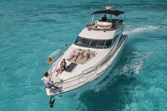 Magnifique flybridge de 65 pieds pour 25 personnes