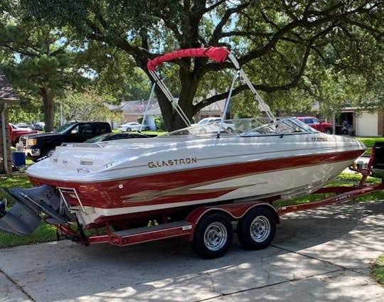 Spacious Glastron Bowrider Boat on Lake Somerville