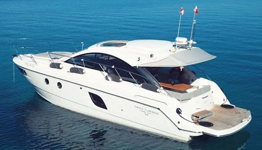 Location de yacht à moteur Beneteau Gran Turismo 38 White sur la Côte d'Azur, France