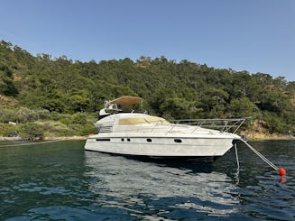 Luxury Motor Yacht for 15 people