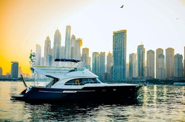 Grand solarium de luxe en azimut de 65 pieds pour 20 personnes dans la marina de Dubaï