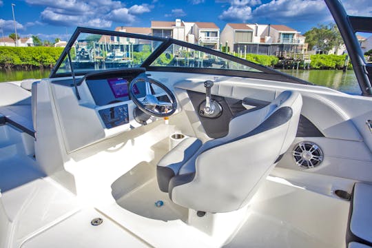 2023 Luxury Sea Ray with Entertainment Bundle - Brand New Boat Rental