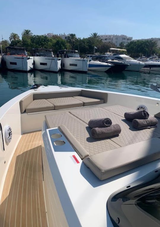 De Antonio D42 Open Enjoy Enjoy Motor Yacht Rental em Eivissa, Illes Balears