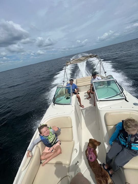 Searay 240 Sundeck! It’s better out here!