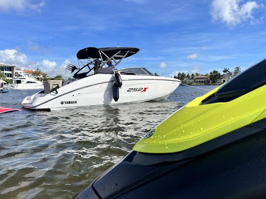 2022 Yamaha 252XE Powerboat in Marco Island, FL 