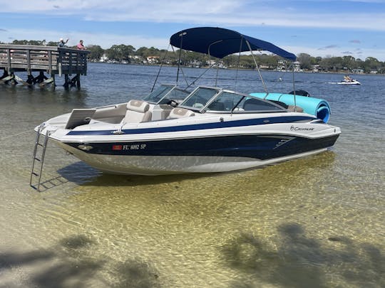 Capitaine du bateau Crownline Luxury Deck Boat inclus 