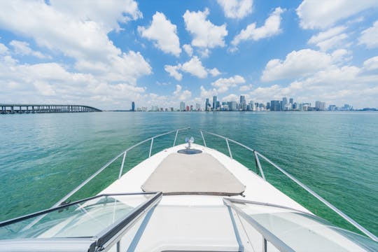 Nova lancha Regal de luxo para até 6 pessoas em Miami Beach