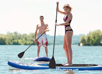 Planche à pagaie avec quai flottant et jeu de beerpong sur l'eau inclus