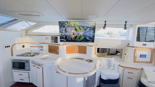 🚨Jacuzzi is Included! 😍Sea oRay 48 Yacht! Summer time come and enjoy with us!