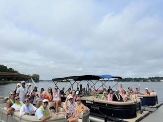 Lake Norman: Experience Harris Tritoon Bliss on the Water!