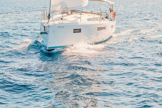 Jeanneau 410 Comfort, Spacious Interiors, and Advanced Navigational Excellence