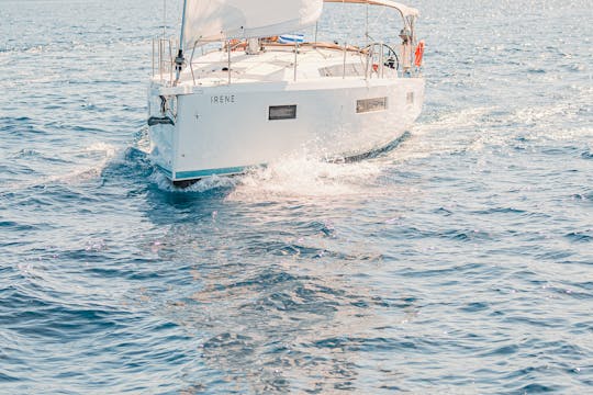 Jeanneau 410 Conforto, interiores espaçosos e excelência em navegação avançada