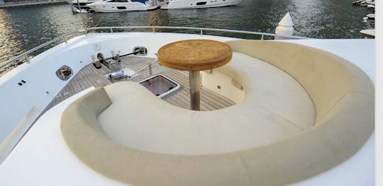 Rent Luxurious 101Ft Majesty Yacht 