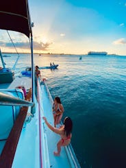 Barco de festa privado na Baía de San Juan | Cruzeiro ao pôr do sol | Bebidas e lanches