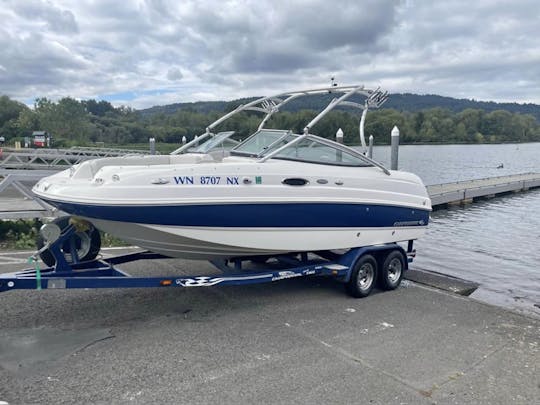 Profitez de Seattle sur l'eau à bord d'un bowrider de 23 pieds pour 10 personnes avec salle de bain ! 
