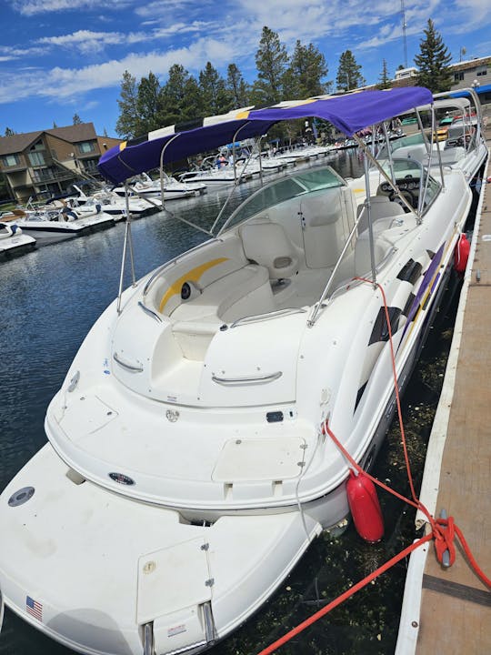 Bateau Chaparral de 26 pieds (jusqu'à 12 personnes) sur le lac Tahoe