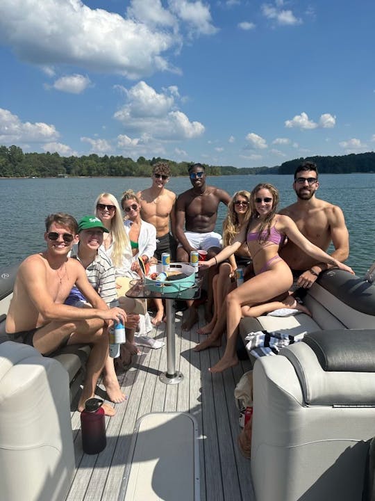 Cubierta doble de lujo Lake Lanier con capitán y tobogán