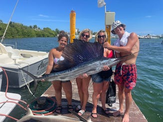 Découvrez les meilleurs sites de pêche de Cancún ! Attrapez le plus gros à bord du bateau Aloha 