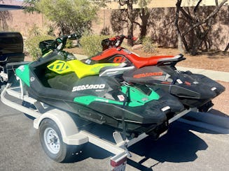 (2) SEADOO スパークトリックスジェットスキー (オーディオ付き) 3シート