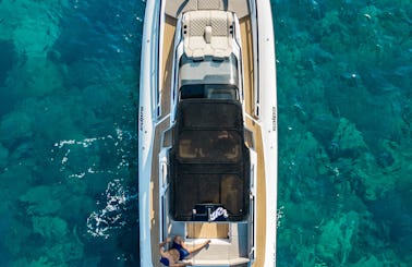 Feel the energy and luxury of cruising around the Aegean Sea with “Kimothoi”.