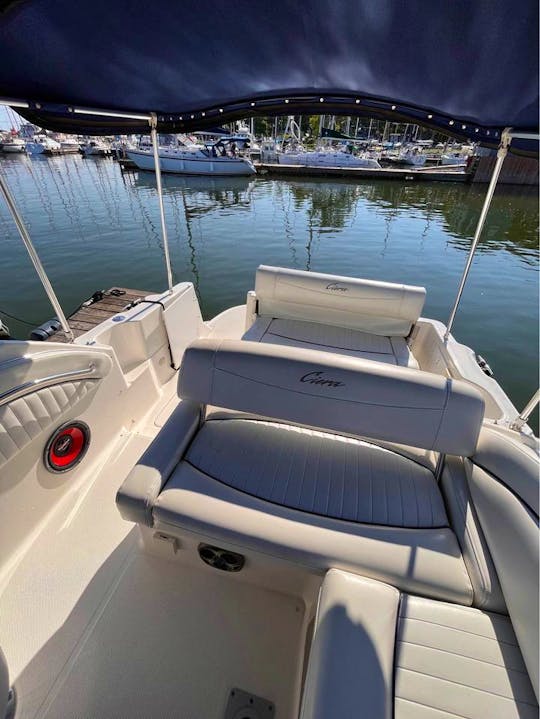 30 ft Bayliner ciera - Yacht Rental for 8 People in Montreal, Canada