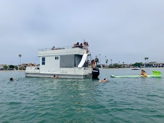 Pontão de 33 pés de dois andares com toboágua em San Diego