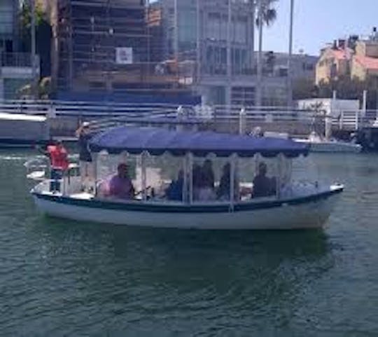 21-Foot Electric Duffy Boat Rental in Newport Beach for 12 Passengers