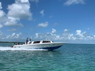 Aventure privée d'une journée | Yacht à berline Belize de 38 pieds