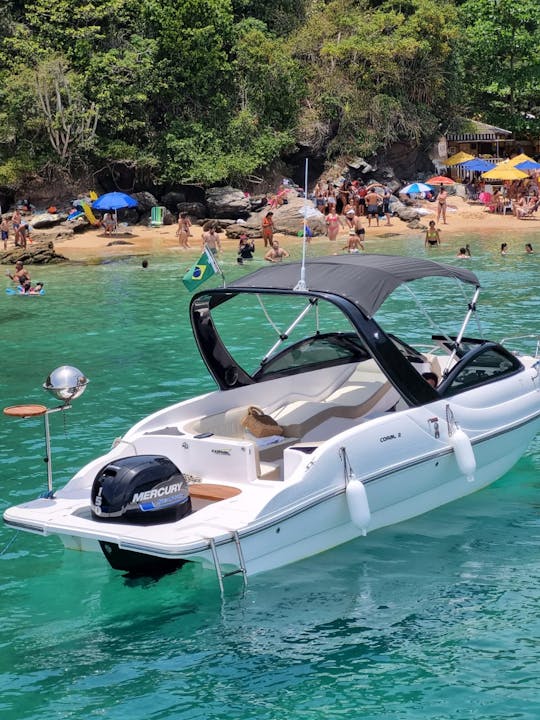 Aluguel de iate a motor “Iara” Coral de 24 pés em Búzios, Rio de Janeiro, Brasil