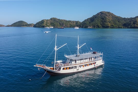 Aventura de pular pelas ilhas de Komodo 3D2N