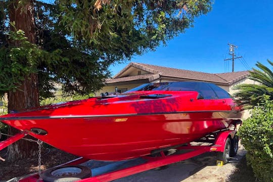 Beautiful Red Bayliner 19ft Ski Boat for rent 