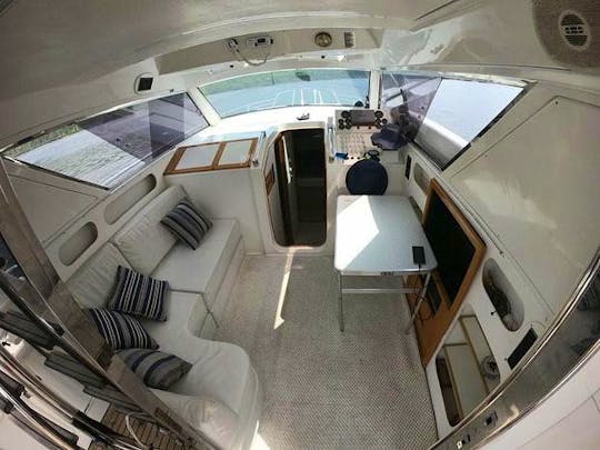 36ft Intermarine Oceanic Motor Yacht - Comfortably Seat up to 12 people