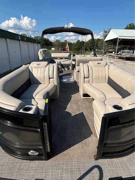 Barletta 25' Ultimate Entertainer de 300 cv - acessórios aquáticos incluídos