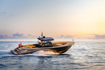 Yacht Wire 38S de lujo