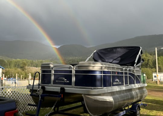 Bennington Pontoon para 10 pessoas em 2023