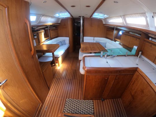 Excursions quotidiennes à la voile à Gallipoli avec le magnifique voilier Sun Odyssey 43