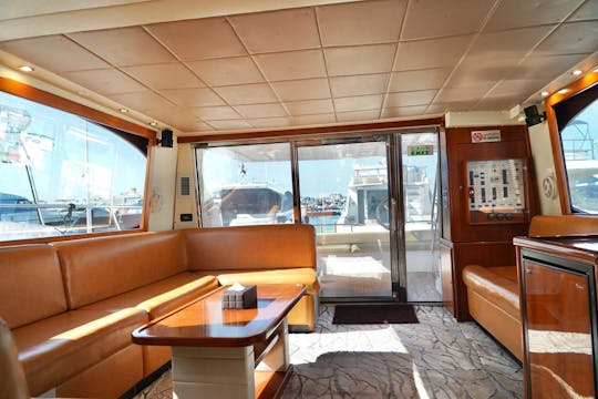 Yacht de luxe Grandeur de 68 pieds 