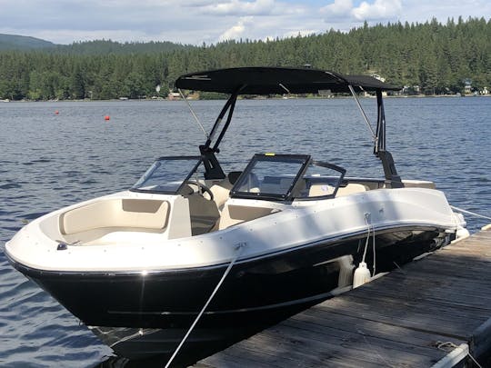 Bayliner VR5 Bowrider en alquiler, disfruta del agua, ¡el verano casi ha terminado!